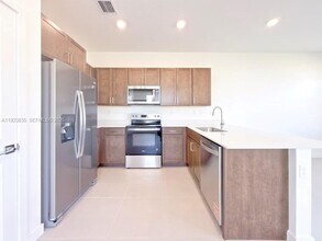 196 NE 13th Ave in Homestead, FL - Building Photo - Building Photo