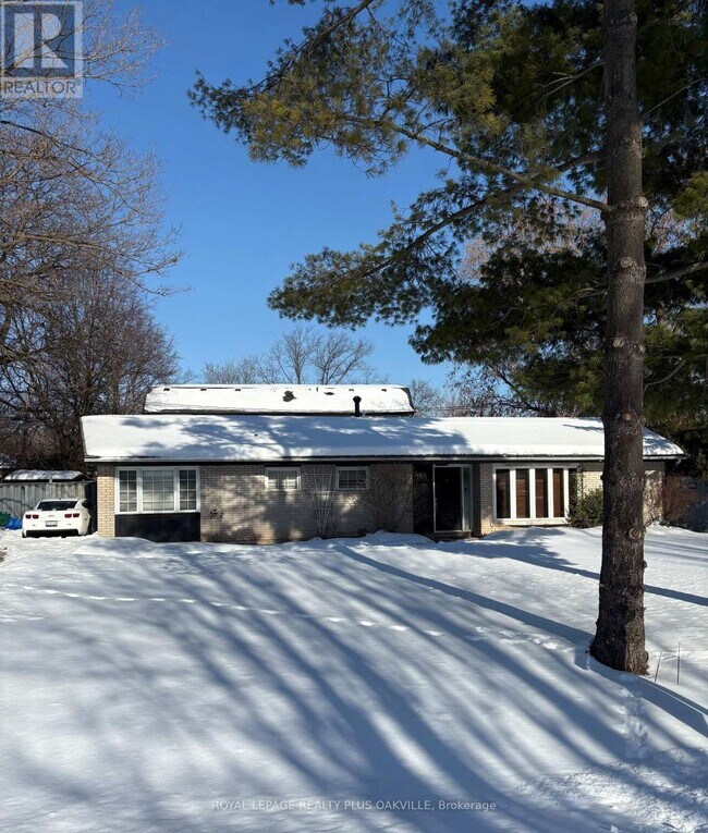 1065 Bomorda Dr in Oakville, ON - Building Photo - Building Photo