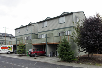 8423-8451 SE Brooklyn St in Portland, OR - Building Photo - Building Photo