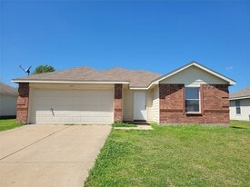 1815 Brookwood Dr in Terrell, TX - Building Photo