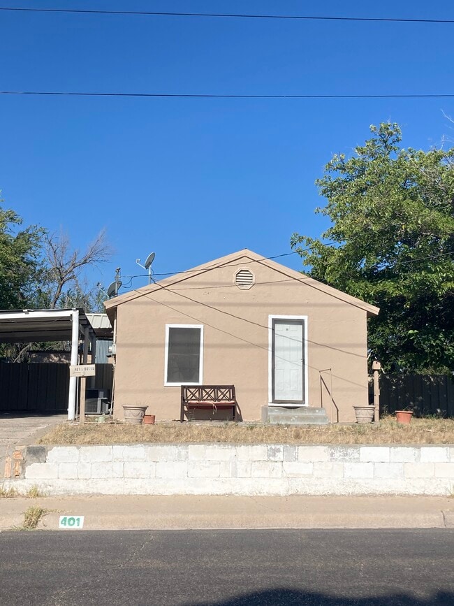property at 401 S Doris Ave