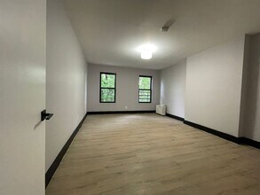 17 Belmont Ave, Unit 1 in Jersey City, NJ - Foto de edificio - Building Photo