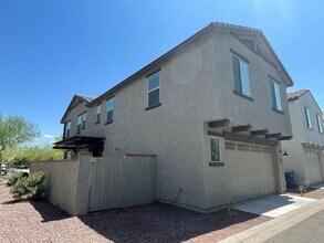 20880 W Thomas Rd in Buckeye, AZ - Foto de edificio - Building Photo