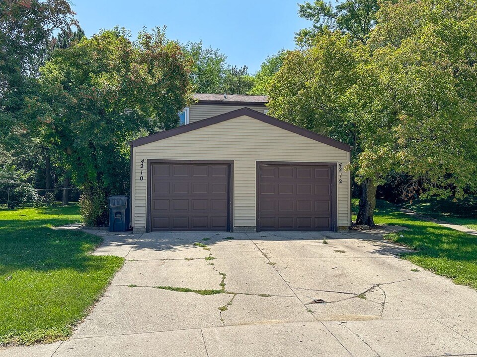 4210-4212 Harris St in Ames, IA - Building Photo