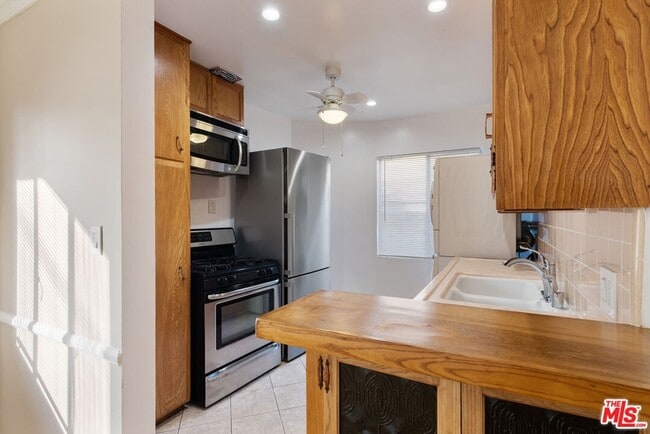 1333 S Ogden Dr in Los Angeles, CA - Building Photo - Building Photo