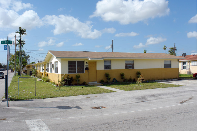 100 SW 13th St in Hialeah, FL - Building Photo - Building Photo