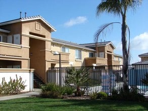 Perris Garden Apartments in Perris, CA - Foto de edificio - Building Photo