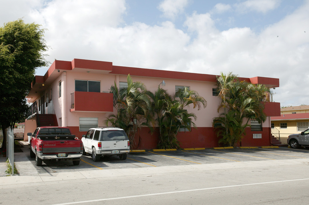 340 W 19th St in Hialeah, FL - Building Photo