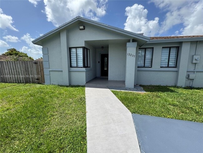 12237 SW 193rd St in Miami, FL - Building Photo - Building Photo