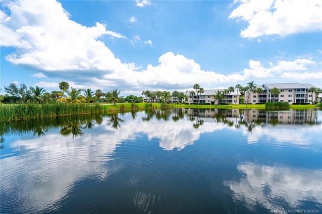 5599 NE Gulfstream Way in Stuart, FL - Building Photo - Building Photo