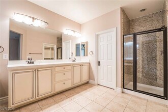 220 Via Mezza Luna Ct in Henderson, NV - Building Photo - Building Photo