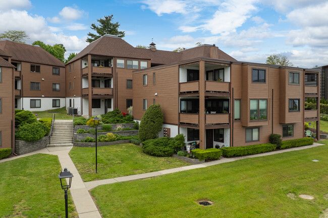 Ferry Crossing Condominiums in Newburgh, NY - Building Photo - Building Photo