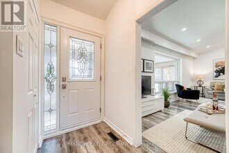 28 Kingslake Rd in Toronto, ON - Building Photo - Building Photo