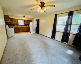 609 W Buchanan St in Winterset, IA - Building Photo - Building Photo