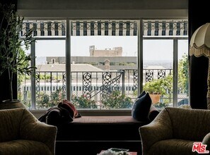 1219 Sunset Plaza Dr in West Hollywood, CA - Building Photo - Building Photo