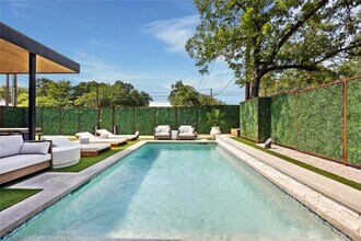 1304 Comal St in Austin, TX - Foto de edificio - Building Photo