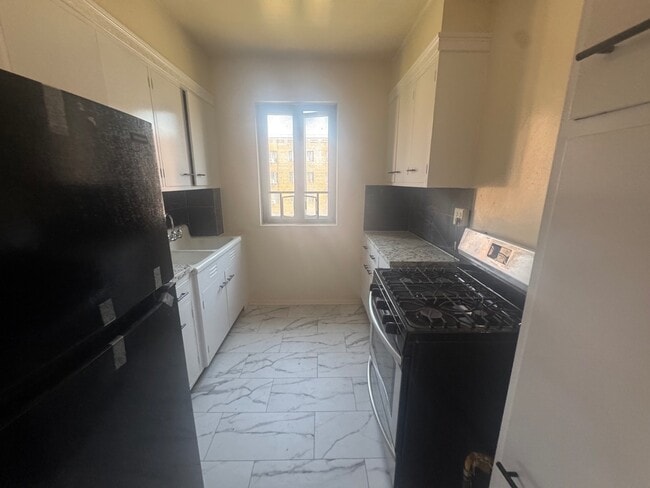1409 Metropolitan Ave in Bronx, NY - Building Photo - Building Photo