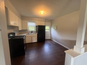 408 W Mahoney Dr in Derby, KS - Building Photo - Building Photo