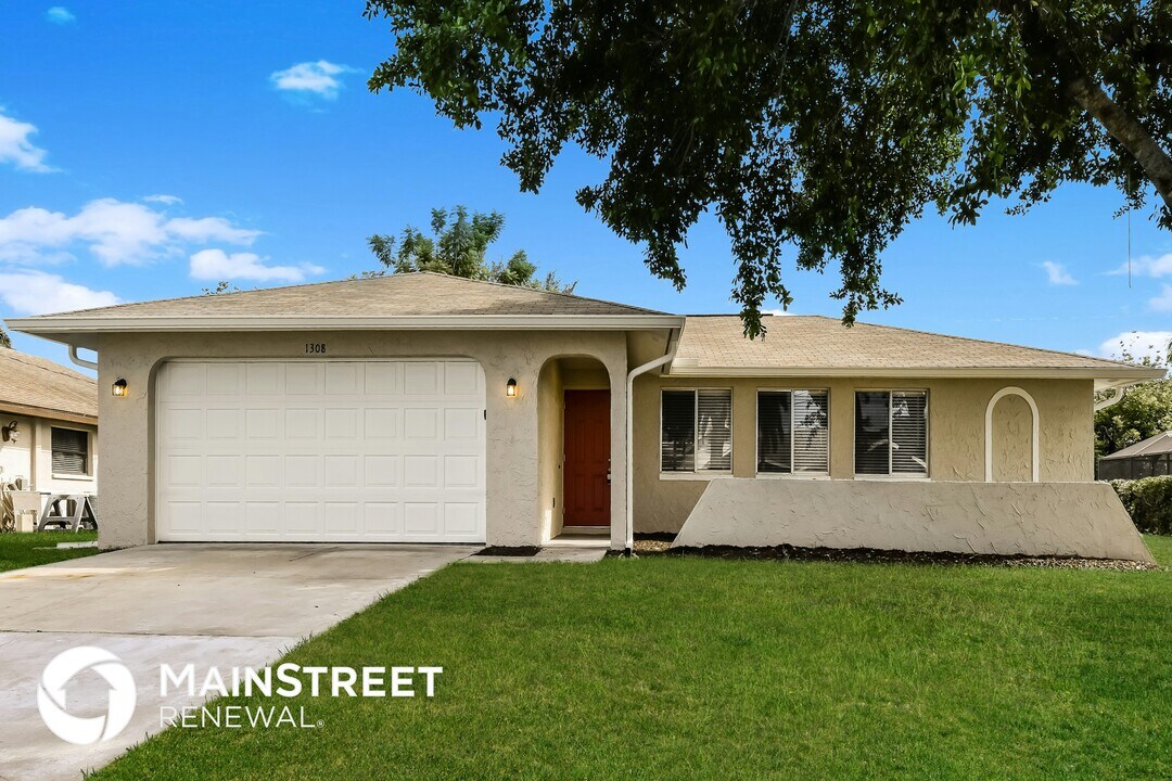 1308 SE 32nd Terrace in Cape Coral, FL - Building Photo