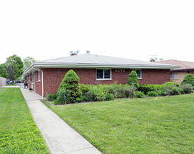 128 E Lorraine Ave in Addison, IL - Foto de edificio - Building Photo