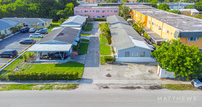 2215 Madison St in Hollywood, FL - Building Photo - Primary Photo