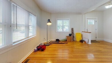 111 Magoun Ave in Medford, MA - Building Photo - Building Photo