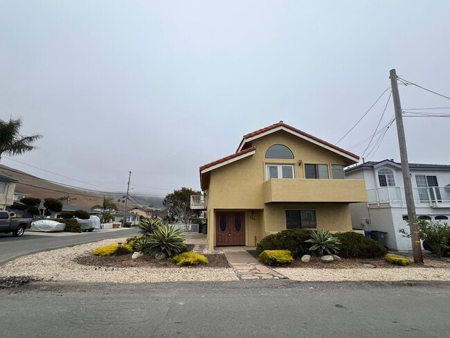 390 Rennel St in Morro Bay, CA - Building Photo - Building Photo