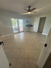 9431 NW 10th St in Pembroke Pines, FL - Building Photo - Building Photo