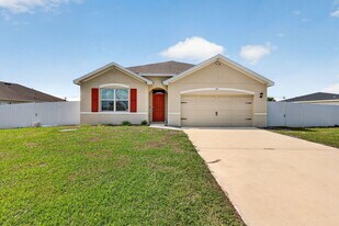 393 SW Tarra Ave in Port St. Lucie, FL - Building Photo