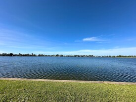 814 SW Santa Barbara Pl in Cape Coral, FL - Foto de edificio - Building Photo