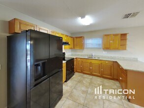 613 Boston St in Tarpon Springs, FL - Building Photo - Building Photo