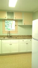2404 S Kingsway Rd in Seffner, FL - Building Photo - Building Photo