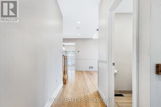 915 Oaktree Crescent in Newmarket, ON - Building Photo - Building Photo