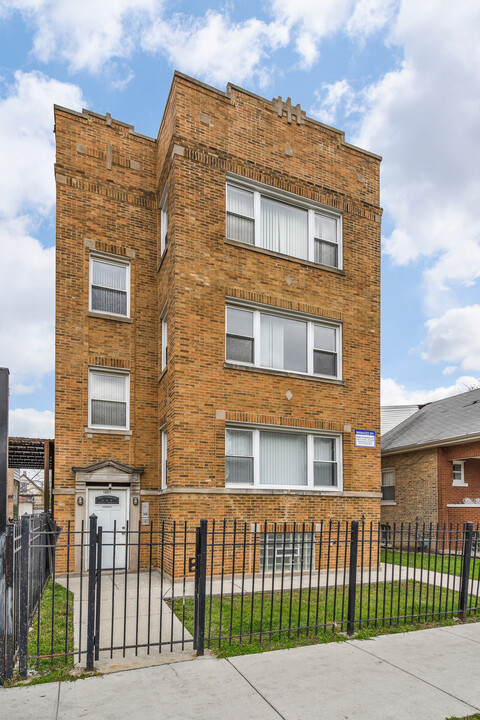 1049 Laramie in Chicago, IL - Building Photo