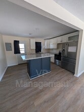 6904 N Pine St in Davenport, IA - Building Photo - Building Photo