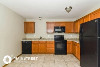 219 Palmer Ct in Pleasant Hill, MO - Foto de edificio - Building Photo