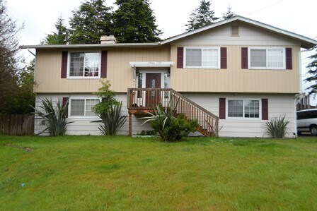 2480 13th St in North Bend, OR - Building Photo