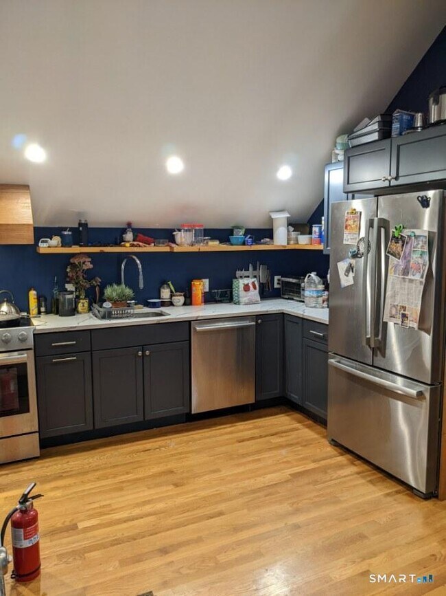 2870 Fairfield Ave in Bridgeport, CT - Building Photo - Building Photo