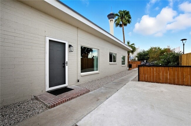 1905 Santa Paula Dr in Las Vegas, NV - Building Photo - Building Photo