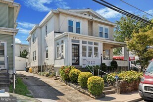 322 Woodbine Ave in Narberth, PA - Building Photo