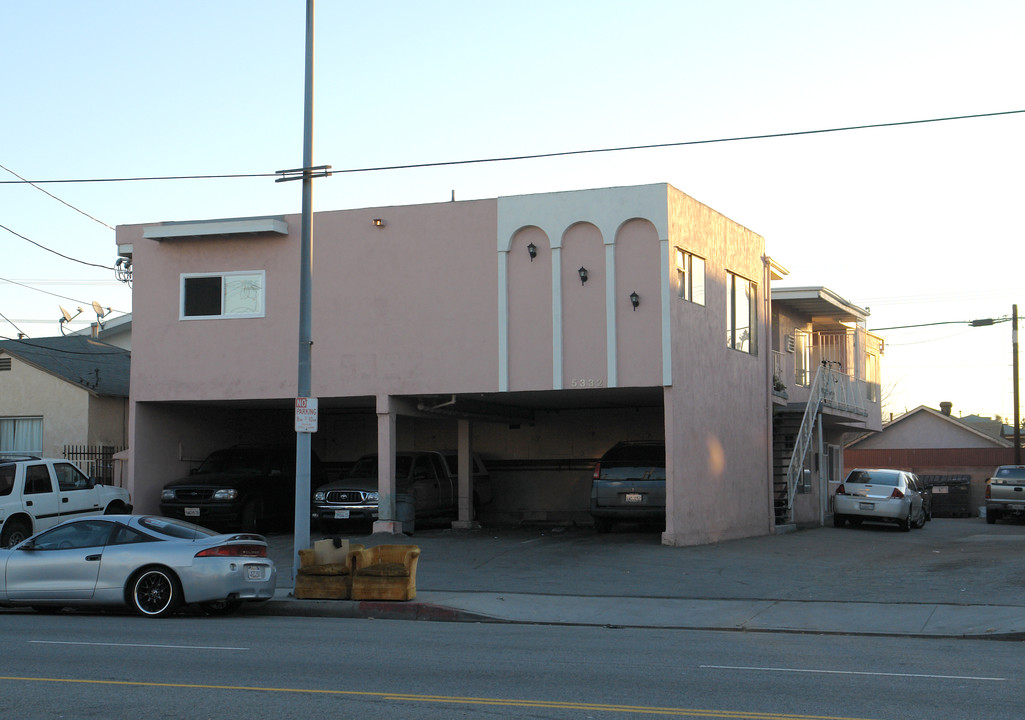 5332 Cahuenga Blvd in North Hollywood, CA - Foto de edificio