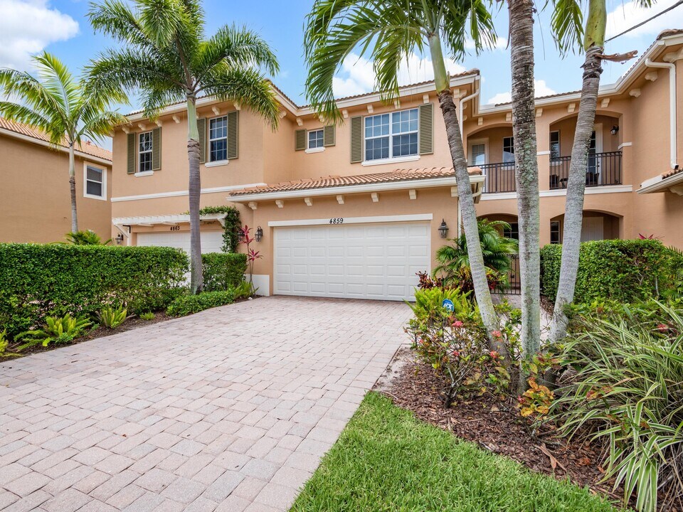 4859 Cadiz Cir in Palm Beach Gardens, FL - Building Photo