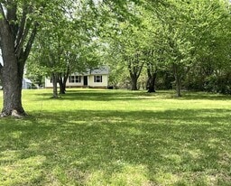 297 E Carter Rd in Portland, TN - Building Photo