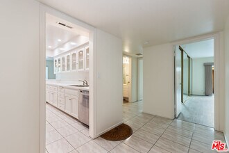 6732 Hillpark Dr in Los Angeles, CA - Building Photo - Building Photo