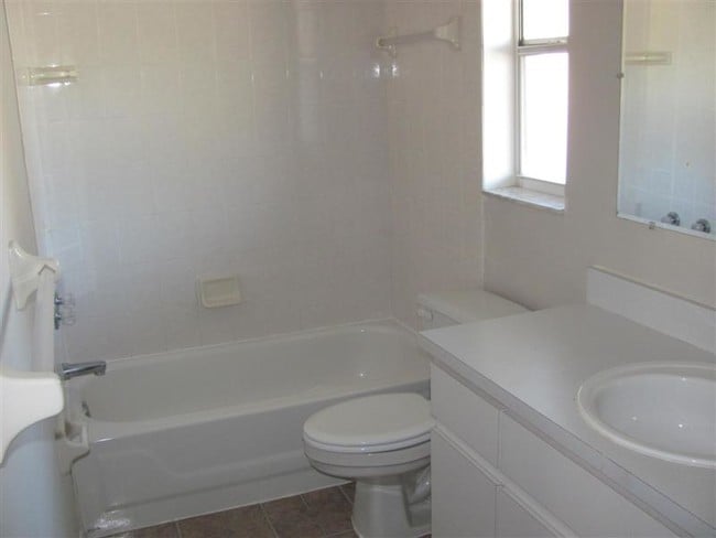 640 NE 10th Street in Crystal River, FL - Foto de edificio - Building Photo