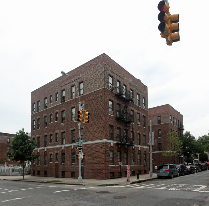 148-42 150th St in Jamaica, NY - Foto de edificio