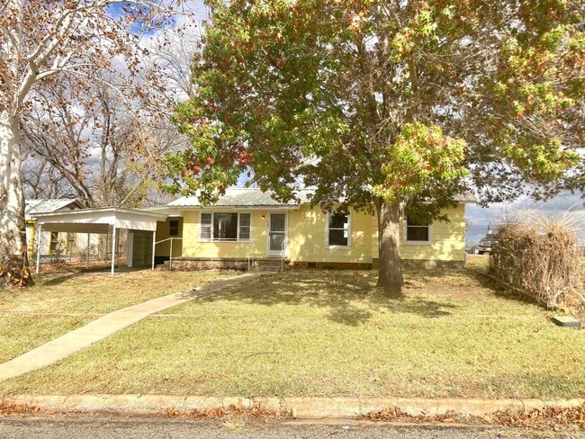 property at 703 W Ollie St