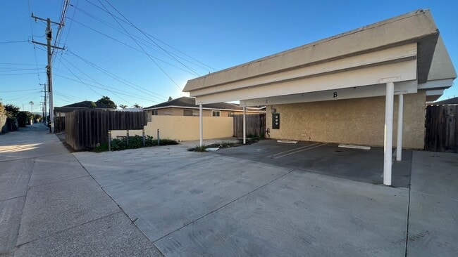 717 E Boone St in Santa Maria, CA - Building Photo - Building Photo