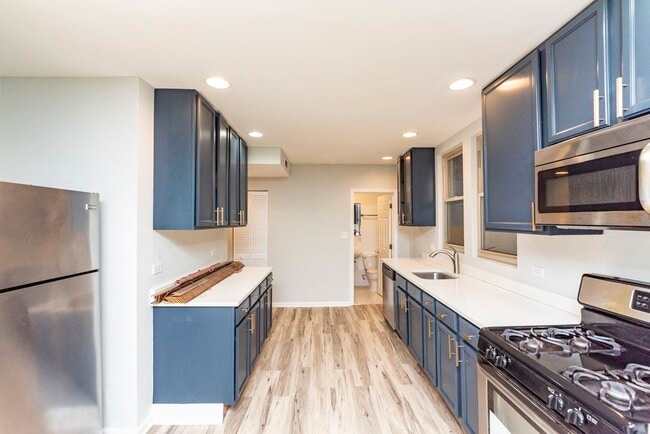 6136 N Mozart St in Chicago, IL - Building Photo - Building Photo