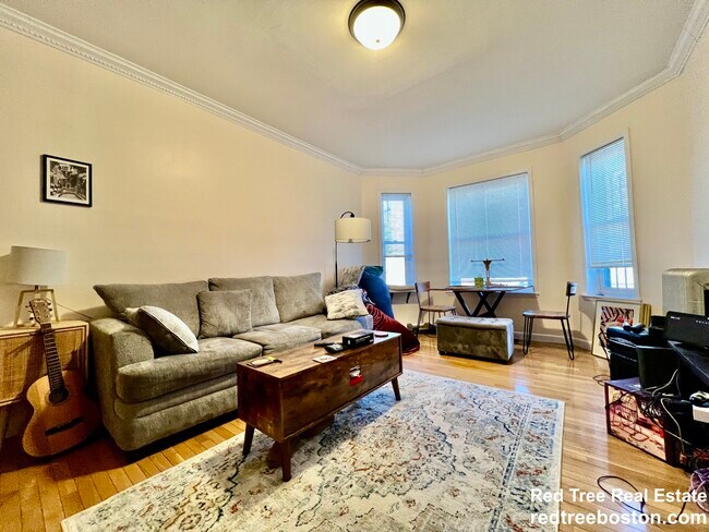 1706 Commonwealth Ave, Unit 14 in Boston, MA - Building Photo - Building Photo